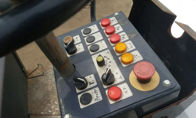 Комбинированный каток Bomag BW 135 AD - фото № 8