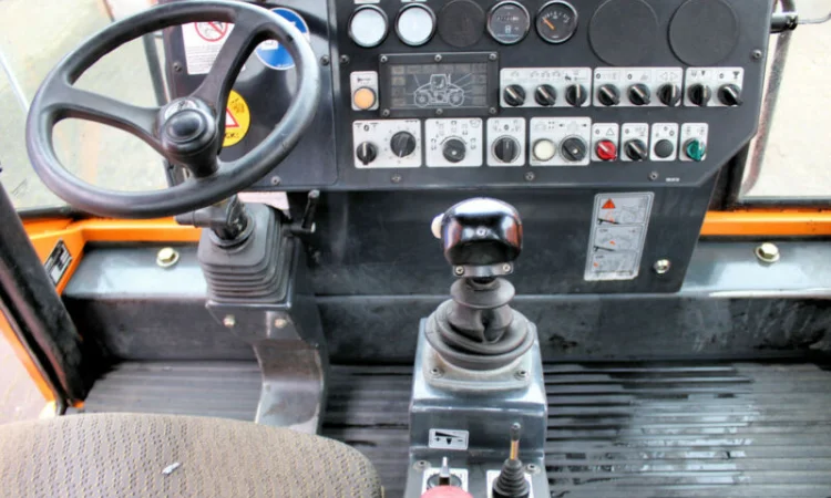 Комбинированный каток Bomag BW 174 AD-2M. Каток Bomag с разбрасывателем - фото № 15