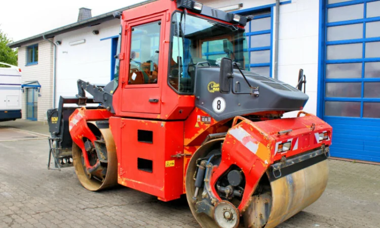 Комбинированный каток Bomag BW 174 AD-2M. Каток Bomag с разбрасывателем - фото № 2