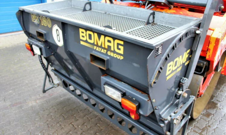 Комбинированный каток Bomag BW 174 AD-2M. Каток Bomag с разбрасывателем - фото № 6