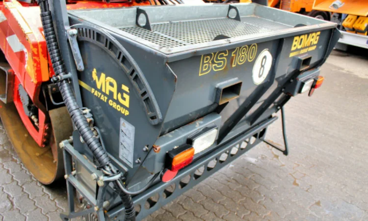 Комбинированный каток Bomag BW 174 AD-2M. Каток Bomag с разбрасывателем - фото № 7