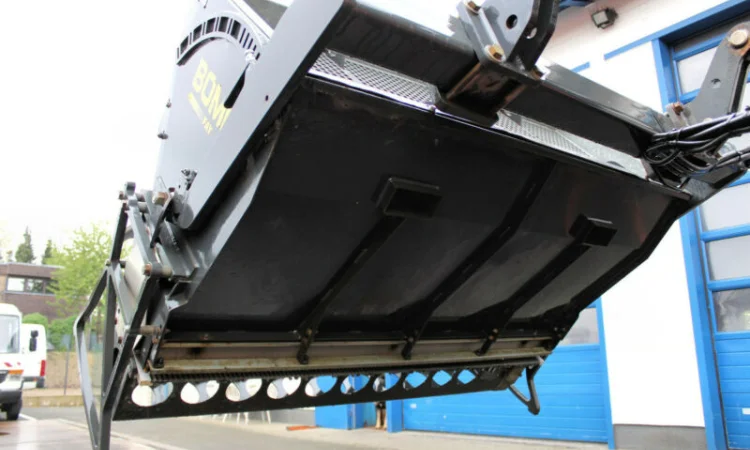 Комбинированный каток Bomag BW 174 AD-2M. Каток Bomag с разбрасывателем - фото № 8