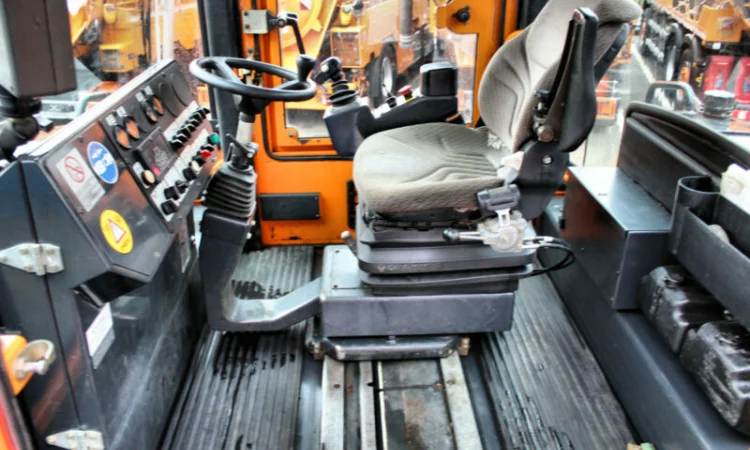 Комбинированный каток Bomag BW 174 AD-2M. Каток Bomag с разбрасывателем - фото № 9