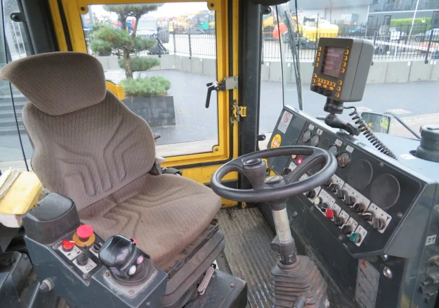 Тандемный каток Bomag BW174 AD-2 - фото № 18