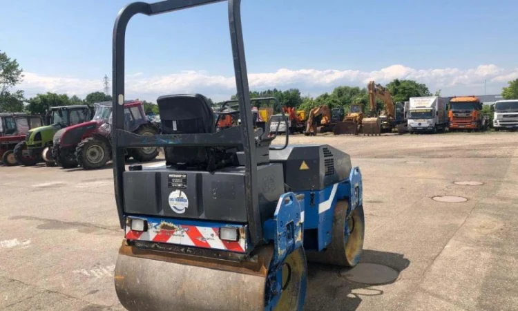 Комбинированный каток Bomag BW 138 AD-4 - фото № 4