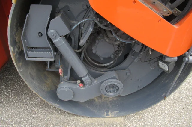 Комбинированный каток Hamm DV90VT - фото № 3