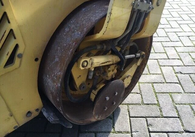 Тандемный каток BOMAG BW 120 AD-4 - фото № 7