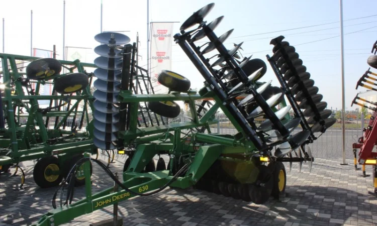 John Deere 630 - фото № 1