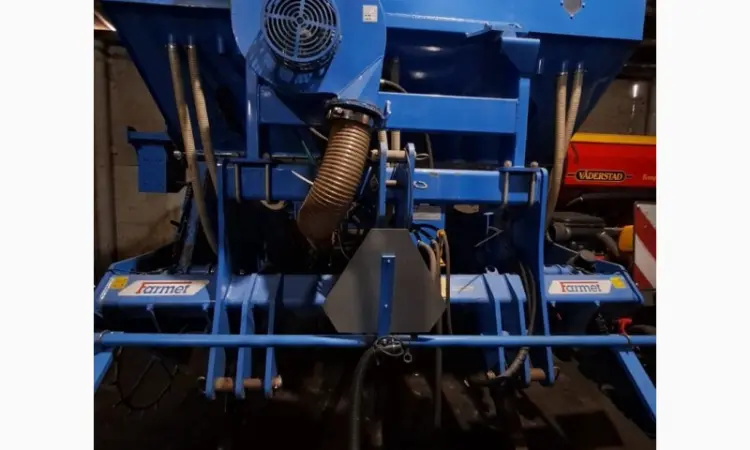 Глубокорыхлитель с внесениeм удобрений Farmet Digger 3 Fert+ Compact - фото № 5
