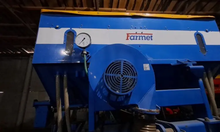 Глубокорыхлитель с внесениeм удобрений Farmet Digger 3 Fert+ Compact - фото № 6