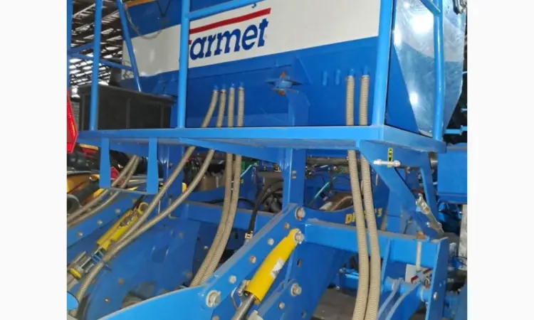 Глубокорыхлитель с внесениeм удобрений Farmet Digger 3 Fert+ Compact - фото № 7