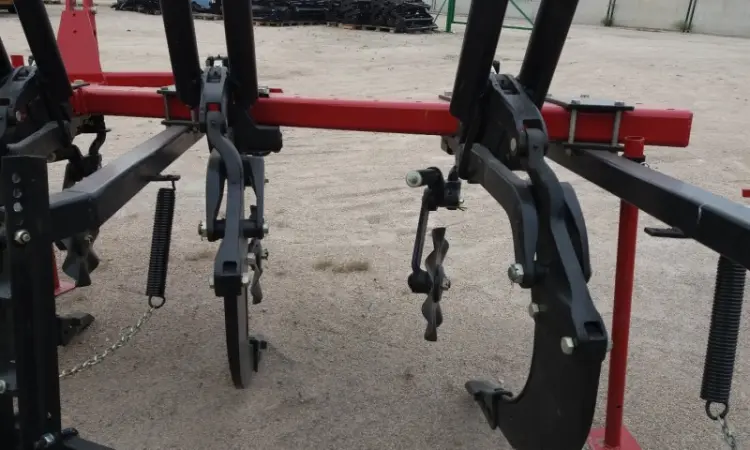 CASE IH 14 Ripper Кейс 14 навесной глубокорыхлитель на 5 лап с колтерами - фото № 6