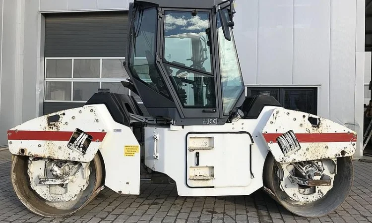 Купить Двухвальцовый каток Hamm DV 90 VO - фото № 1