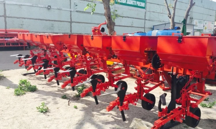 КРН 5, 6 междурядный культиватор (усиленный на 205 подшипнику) с подкормкой - фото № 1