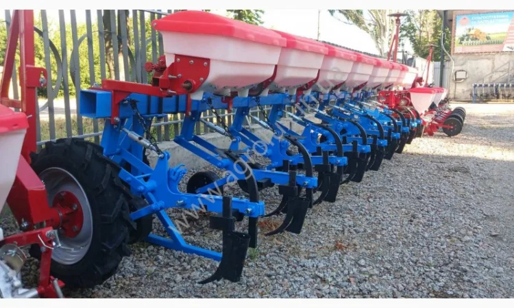 Культиватор КРН 5.6 (посилений) з підгодівлею і транспортним пристроєм - фото № 1