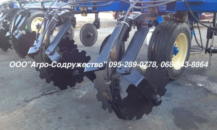 Культиватор для внесения жидкого безводного аммиакаNH3 Blu-Jet Блю-Джет LandWalker - фото № 2