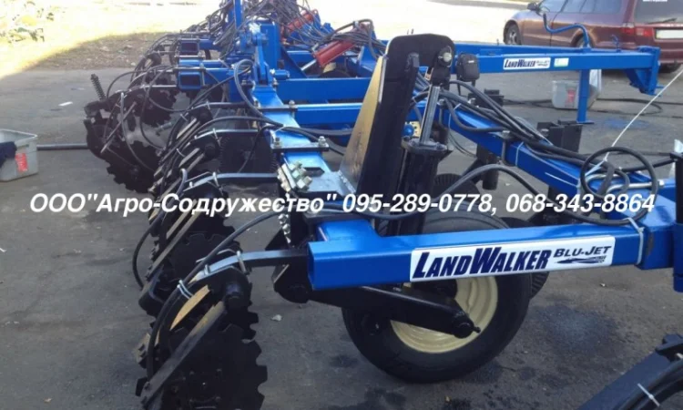 Культиватор для внесения жидкого безводного аммиакаNH3 Blu-Jet Блю-Джет LandWalker - фото № 3
