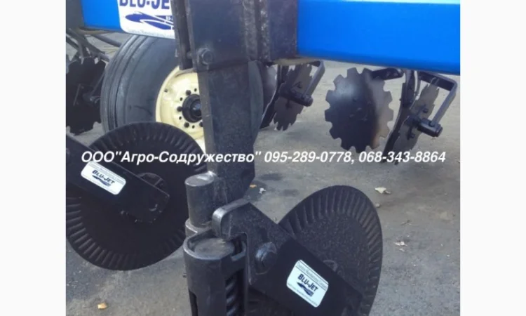 Культиватор для внесения жидкого безводного аммиакаNH3 Blu-Jet Блю-Джет LandWalker - фото № 4