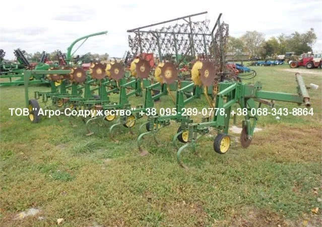 Из США - пропашной культиватор John Deere 825 /8 рядный - фото № 1