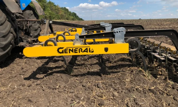 Культиватор суцільний навісний 3-х рядний General КНС 3.5 (на двовітковій стійці) - фото № 2