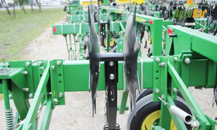 Просапний культиватор John Deere 825 (8 рядів) - фото № 10
