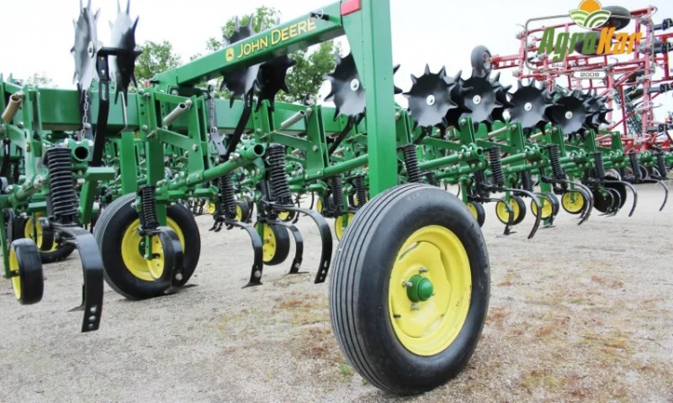 Просапний культиватор John Deere 825 (8 рядів) - фото № 12