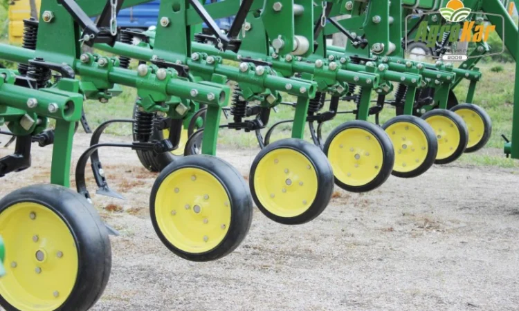 Просапний культиватор John Deere 825 (8 рядів) - фото № 5