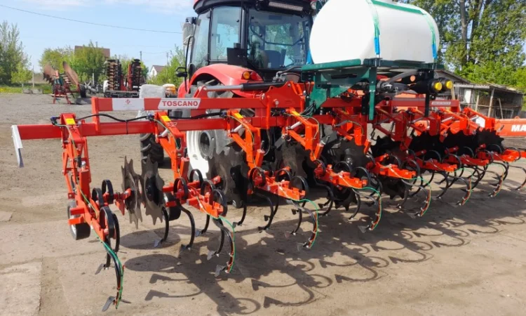 Культиватор для міжрядного обробітку з внесенням рідких добрив - фото № 1