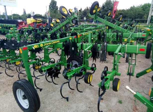 Культиватор пропашной John Deere 825 - фото № 1