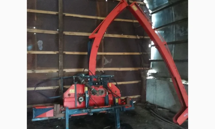 Навесной четырехрядный измельчитель кукурузы на силос Kuhn MC 180S Quattro - фото № 6