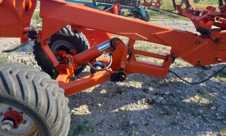 Плуг оборотний Kuhn Challenger 5+3 з відвалами Tekrone - фото № 3