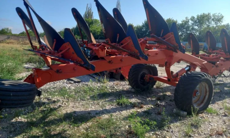 Плуг оборотний Kuhn Challenger 5+3 з відвалами Tekrone - фото № 4