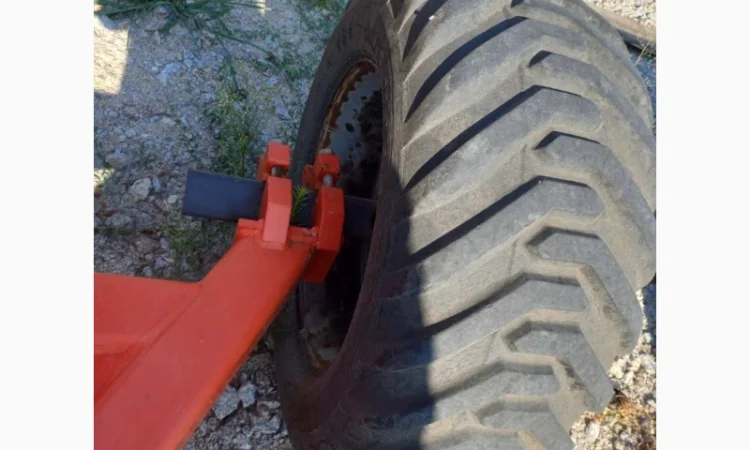 Плуг оборотний Kuhn Challenger 5+3 з відвалами Tekrone - фото № 6