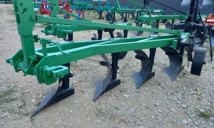 Плуг навісний 4 корпусний 4-35 см. (висока стійка) - фото № 1