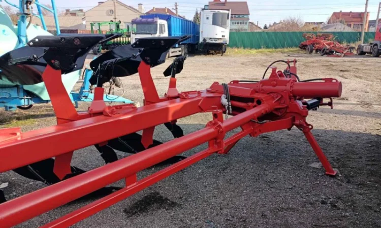 Оборотний плуг Gregoire Besson 8 - фото № 2