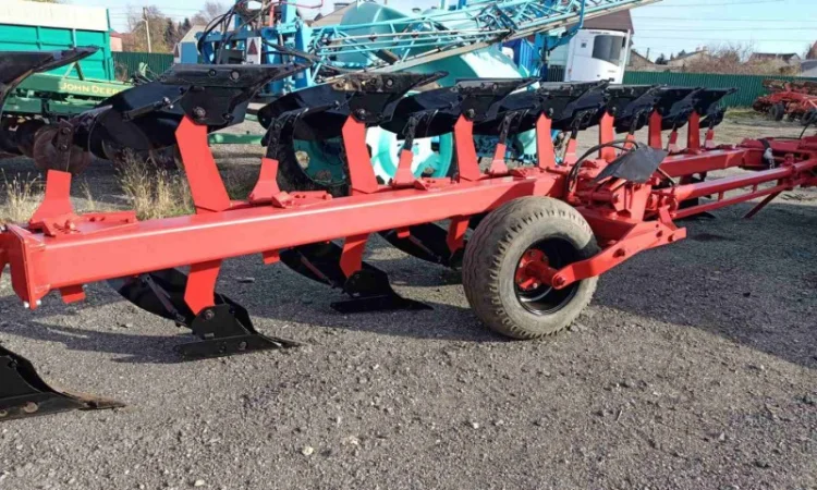 Оборотний плуг Gregoire Besson 8 - фото № 3