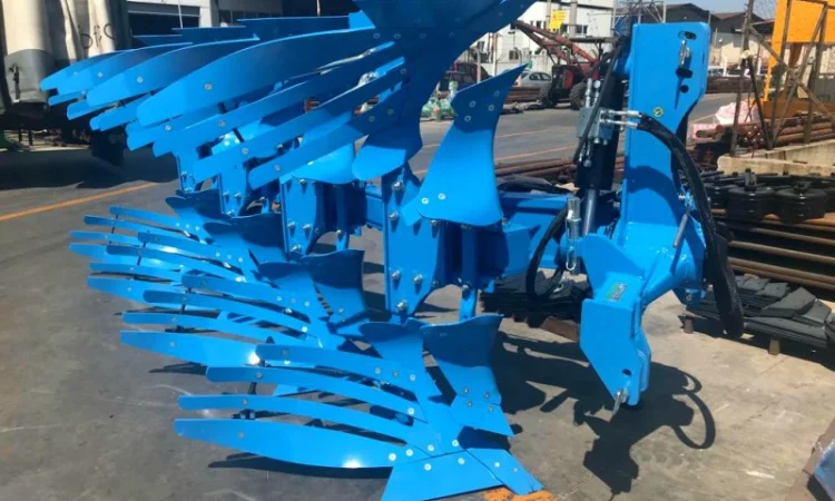 Навісний плуг 4-х корпусний - фото № 1