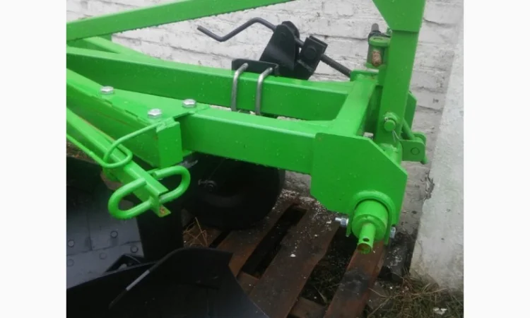 Плуг навесной для трактора польский Bomet - фото № 1