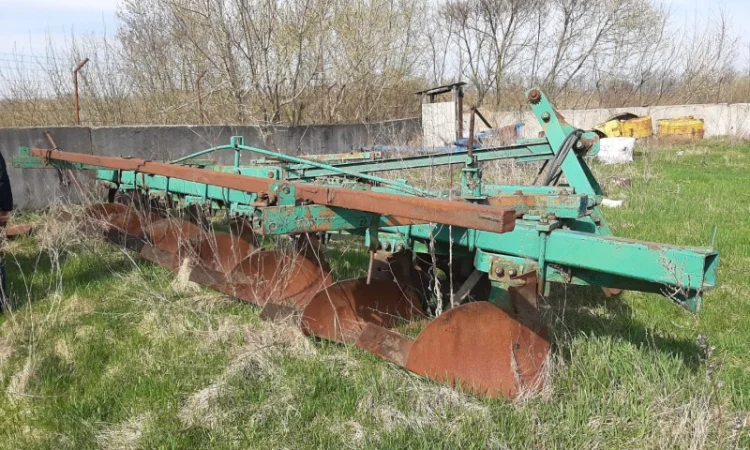 Плуг восьмикорпусний навісний ПНЛ-8-40 К700 - фото № 1