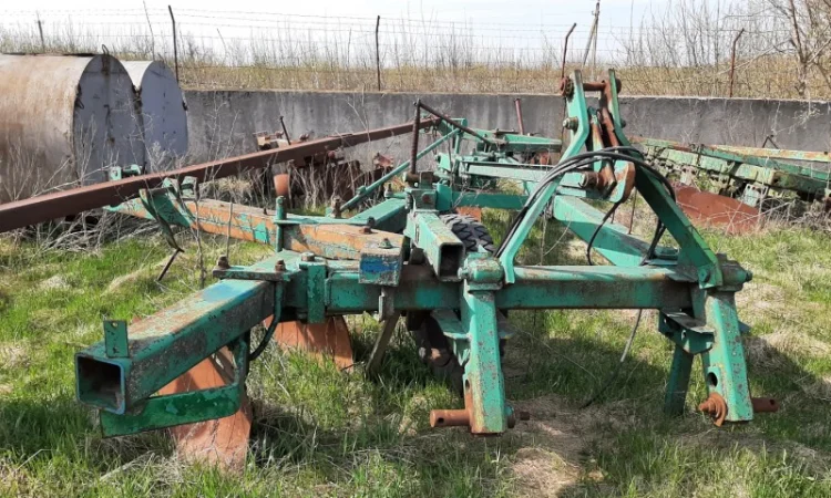 Плуг восьмикорпусний навісний ПНЛ-8-40 К700 - фото № 2