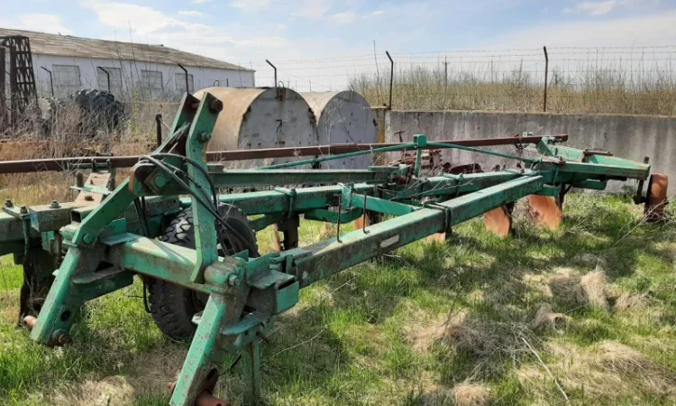 Плуг восьмикорпусний навісний ПНЛ-8-40 К700 - фото № 6
