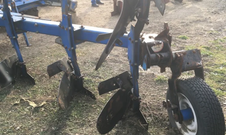 Плуг ПО-5-1, 8 Moldagrotehnica, 2011р. в - фото № 1