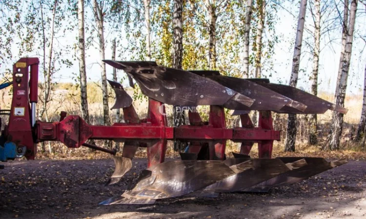 ПЛУГ 3-х корпусный поворотный Naud 21 - фото № 2