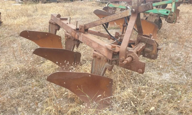 Плуг 3-х корпусный ПЛН-3, 35 б/у - фото № 2