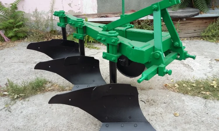 Продам плуг навесной трехкорпусный на высоких стойках ПБЛ 3-35 - фото № 1