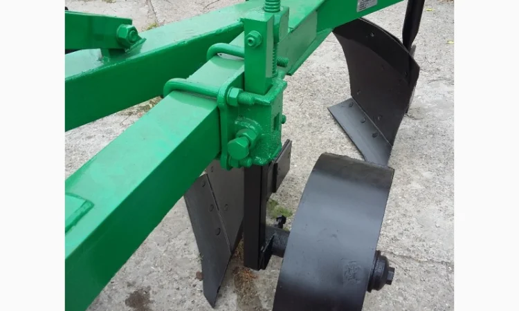 Продам плуг навесной трехкорпусный на высоких стойках ПБЛ 3-35 - фото № 2