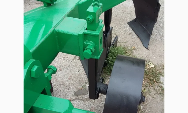 Продам плуг навесной трехкорпусный на высоких стойках ПБЛ 3-35 - фото № 6