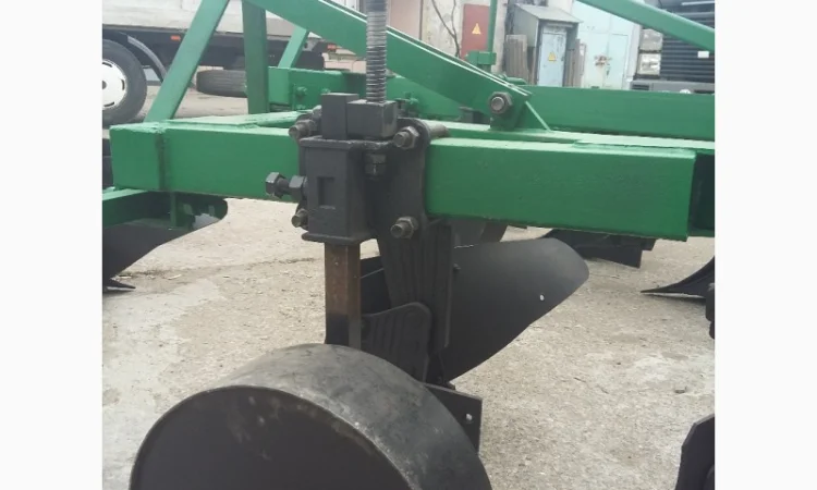 Продам плуг трехкорпусный навесной ПЛН 3-35 - фото № 5