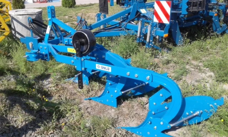 3-х корпусный эксцентричный плуг Unlu 3х35 перьевой отвал - фото № 11