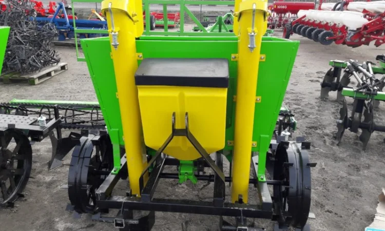 Двухрядная навесная картофелесажалка Bomet Польша - фото № 12